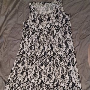 Dress with black and white feather design